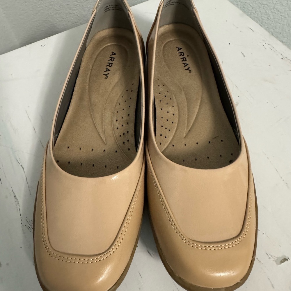 Array Cascade Tan Women's Flats